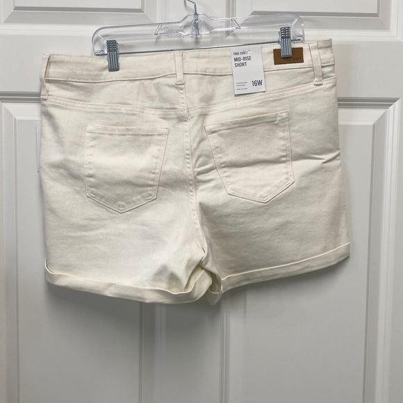 True Craft Mid Rise Shorts - Picture 2 of 4